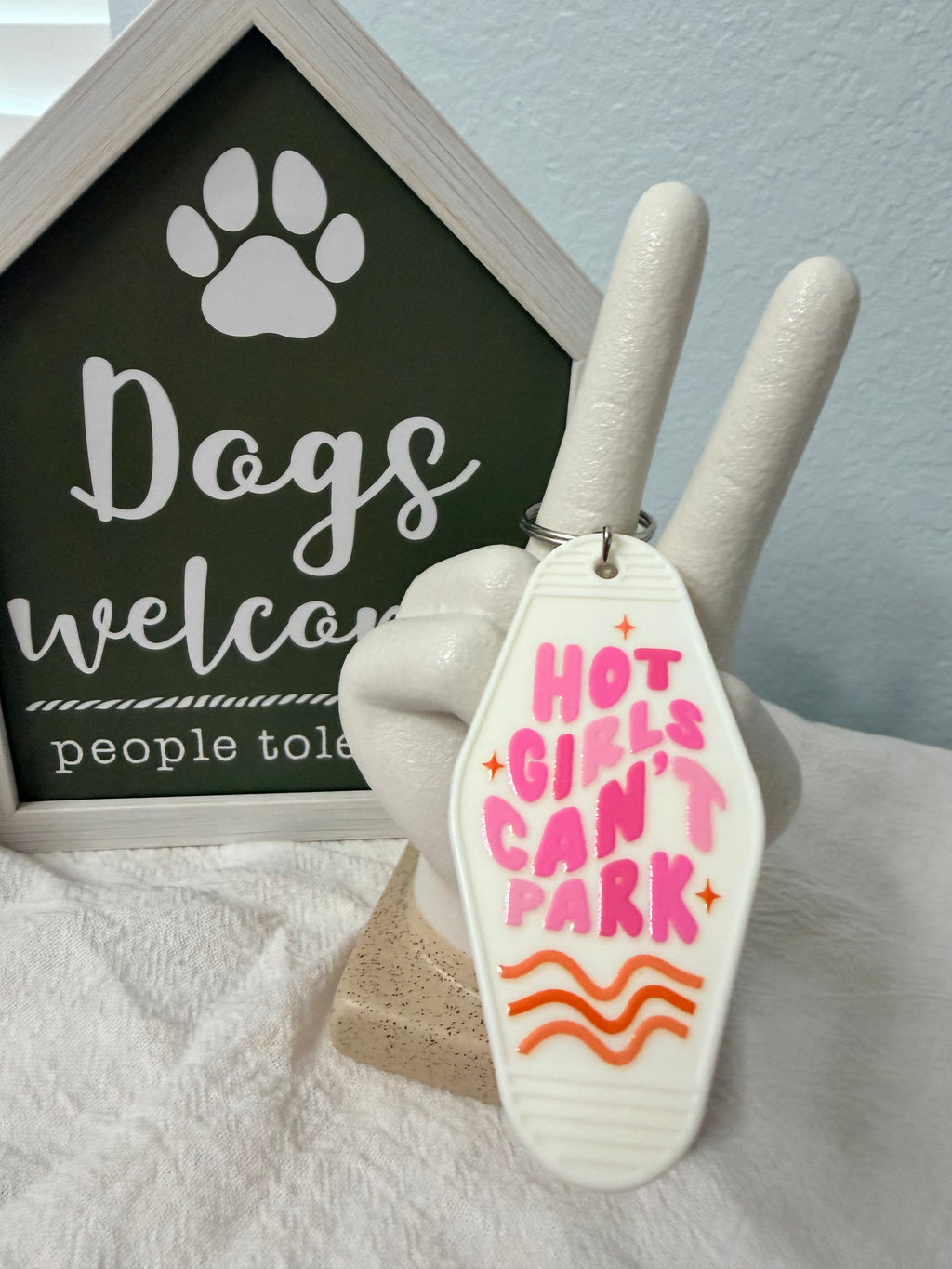 Sassy Hotel style keychain- Hot girls can't park